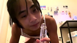 Very hot amateur thai teen girl toying her pussy on cam