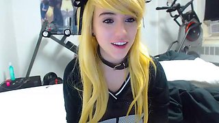 Hot amateur blonde pregnant toying her pussy solo