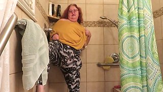 Lesbian BBW Sprinkles Chocolate on Tits, Belly and Big Butt