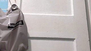 Twerking, spreading my ass for u while I piss