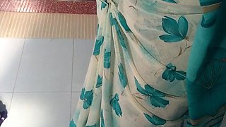 Big MILF Aunty Saree Wearing
