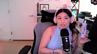 Brunette Couch Webcam Solo Fun Masturbating