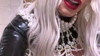 Amateur milf blonde Sabrina