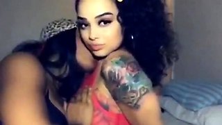 Ebony Amateur Lesbians Kissing and Squirting