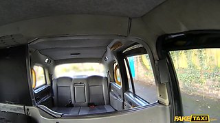 Bbw cougar backseat assfuck practice - faux taxi