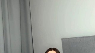 Webcam fun mature brunette with toys cum on cam