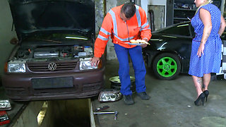 Tattooed blonde gets fucked from her horny dude