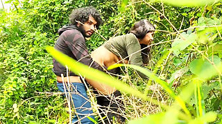 Desi Village Jungle Girl Bur Chudai Video Jungle Me Ashiķke Sath Chudai Karwate Huye Pakde Gye
