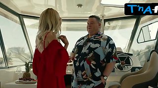 Irina Bezryadnova Booty, Bumpers Sequence in Klyovy Ulove