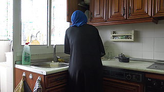 Muslim wife is fucked hard while doing the dishes