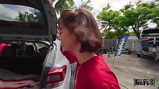 Shrooms Q Brunette Deep-Throat Car Wash