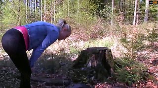 European Amateur Gives Wicked Head Outdoors In Public