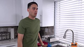 Stepbrother Leo fucks Vivian's big ass then cums in her mouth - Blowjob POV