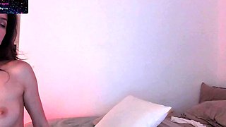 Amateur webcam girl masturbate big dildo