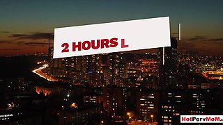 Mature mommy counts down on stepsons penis