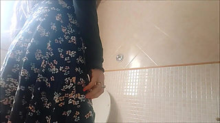 Come on My Beautiful Stepmother in the Bathroom