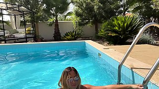 Awesome Big Boobs Blonde Masturbates In The Shower