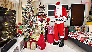 Italian Stepmom in Lingerie Gets Excited with Viagra for Santa - Blowjob & Doggystyle Christmas Roleplay