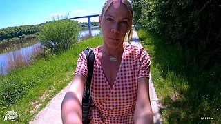 Miley-Weasel - Geile Blondine Mit Plug Im Arsch Besorgt Es