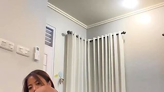 Brunette Solo Webcam Masturbation