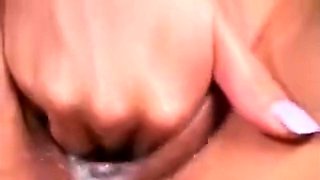 Thai amateur Kanya rubs her soaking cunt