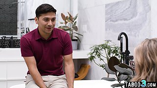 Stepmoms bubble ass makes stepson steamy