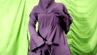 Bangladeshi housewife Indian-Girl indulges in some dirty talk and a steamy handjob