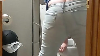 Female plumber's buttcrack