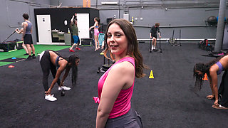 Gigantic cock sucked and screwed by a horny brunette in a gym