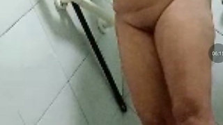 played her pussy while taking a bath