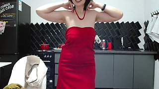 Mature seduces you without being completely naked