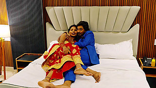 Lal pari jesi hot hardcore lady bathroom m mili uske sath sex karne ke leye bat hui phle wo na bolrhi thii fir usne soft sex karne ke leye k