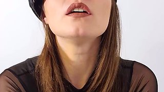 Young amateur teen in solo masturbation getting kinky