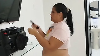 A Chubby Girl Visiting a Hotel Asks for a Technician and Ends up Seducing Him so He Ends up Fucking Her Big Pussy