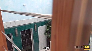 Hunt4k. hunter picked up tart anna rose for nice porn in personal pool