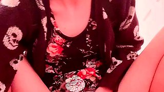 Amateur preggo hoe toys her pussy close up in fetish solo