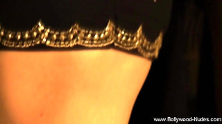 Deva Dassi Shows Her Sexy Belly