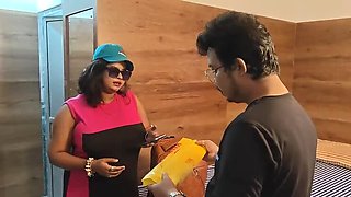 Indian Delivery Girl Hardcore Fuck With Dean Jones - Desi Bhabhi Doggy Style & Pussy Eating