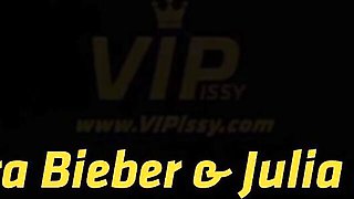 VIPissy - pussy licking clip