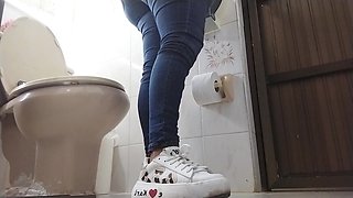 Clinic Patient Caught by Many Cameras Pissing