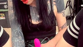 Live brunette camgirl toys masturbate orgasm