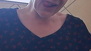 Big Butterfly Pussy Taking a Piss in the Toilet