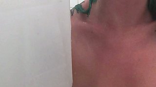 Amateur czech teen in her first toy induced orgasm