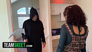 “flash me what that wet little cunny perceives like” nanny rode by her creepy boss (halloween exclusive)