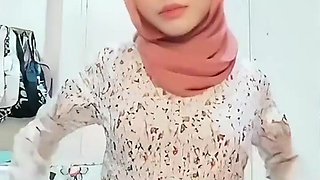 Hottie Malay Hijab Solo Frigging Ejaculation
