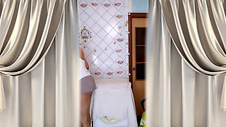 Hot housewife Lukerya, morning flirtation with brushing teeth on the washing machine and twerking.