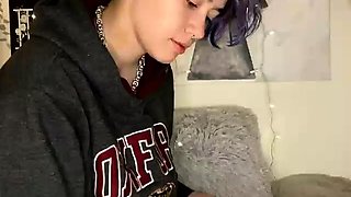 Amateur Webcam Cute Teen Plays Solo with Big Dildo