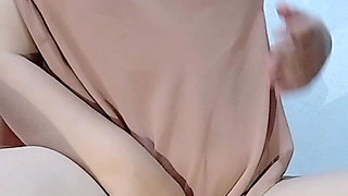 Girl with Solo Flirting Scene Colmek