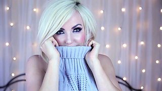 Big boobs webcam slut toys her asshole