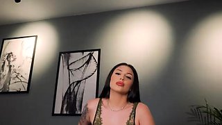 Sexynympho webcam model uses toy on clit to masturbate